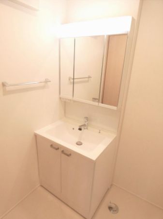 洗面設備　独立洗面化粧台付き