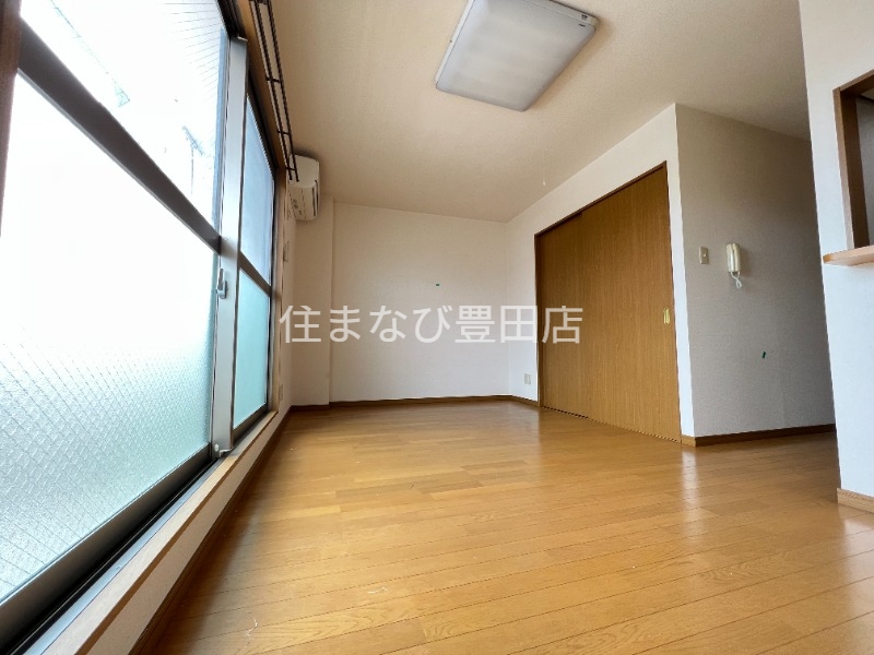 居室・リビング　同型別部屋写真