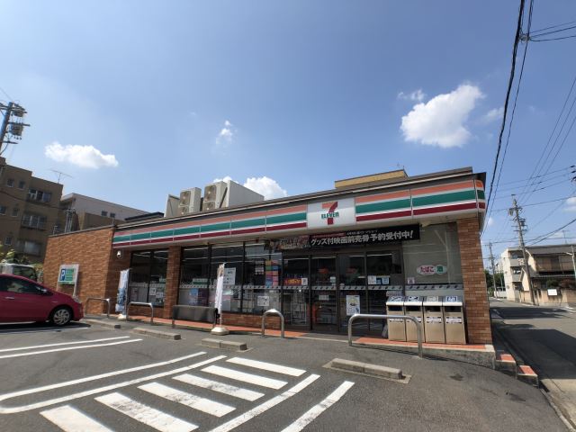 コンビニ　セブンイレブン（コンビニ）まで360m