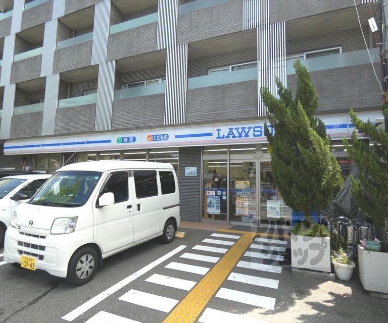 コンビニ　ローソン京都金閣寺前（コンビニ）まで120m