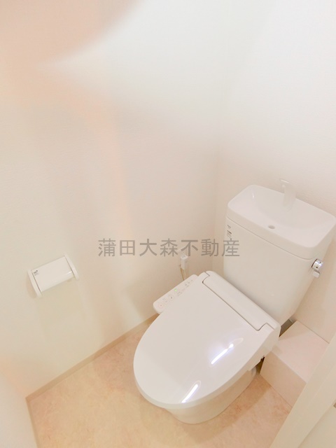 トイレ　温水洗浄便座付きトイレ