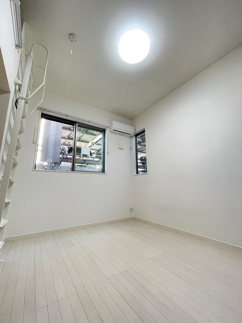 居室・リビング　別部屋参考写真です