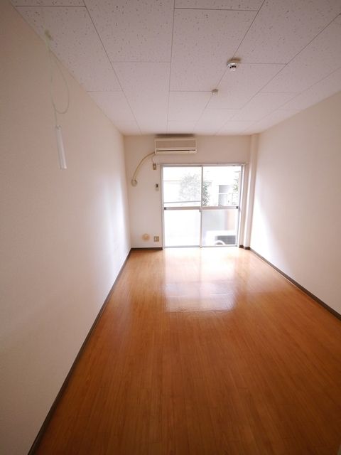 居室・リビング　☆6帖の洋室です☆