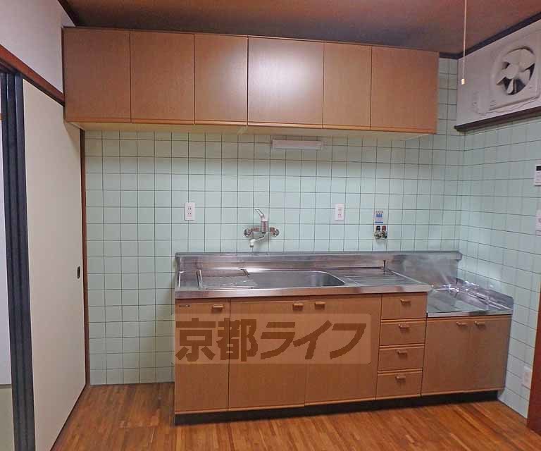 キッチン　収納たっぷりのキッチンです。