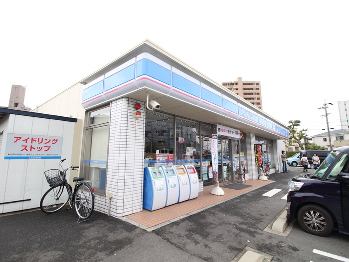 コンビニ　ローソン日進折戸町店（コンビニ）まで700m