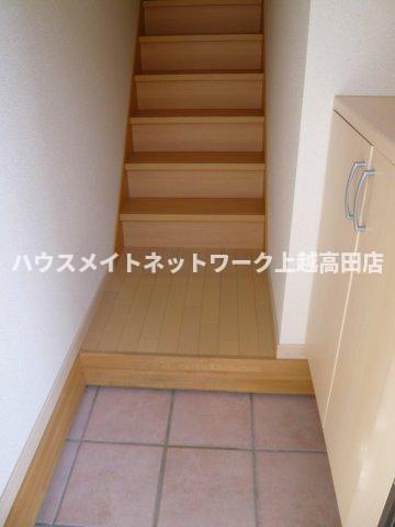 玄関　玄関（同室タイプ２０２号室の画像を掲載）