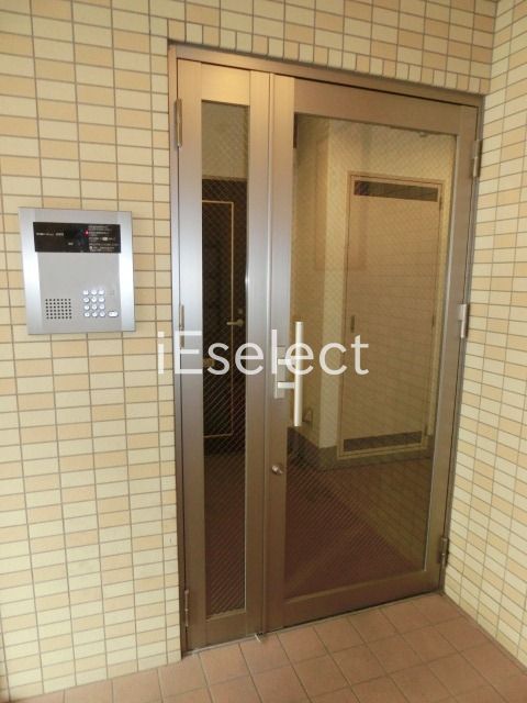 セキュリティ　オートロックのエントランスです