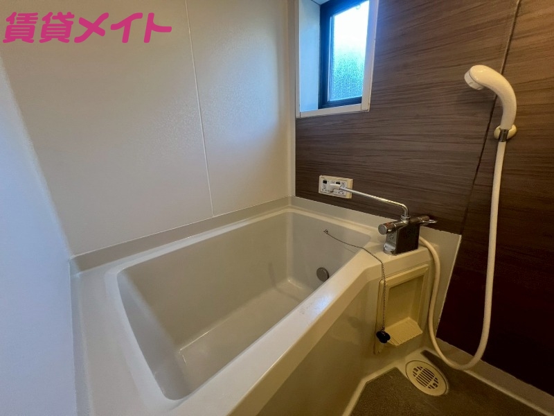 バス・シャワールーム　別部屋反転参考写真です