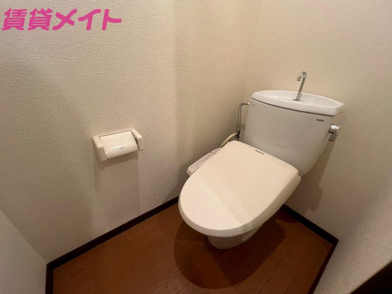 トイレ　別部屋反転参考写真です