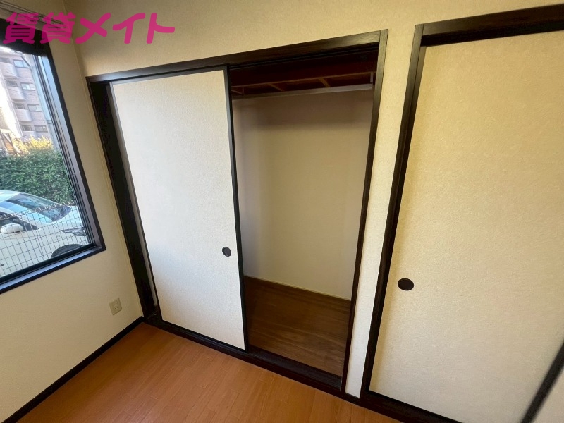 収納　別部屋反転参考写真です