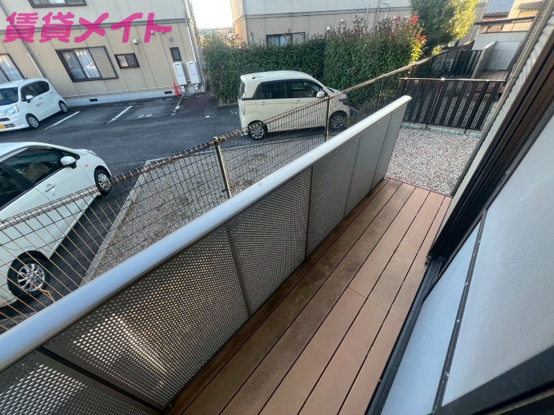 バルコニー　別部屋反転参考写真です
