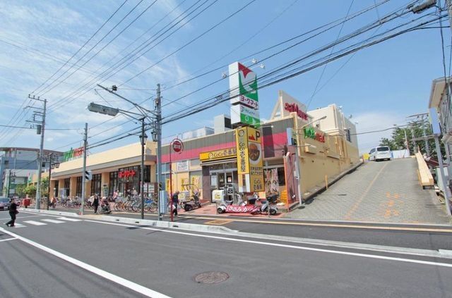 スーパー　ヨークマート六会店（スーパー）まで699m