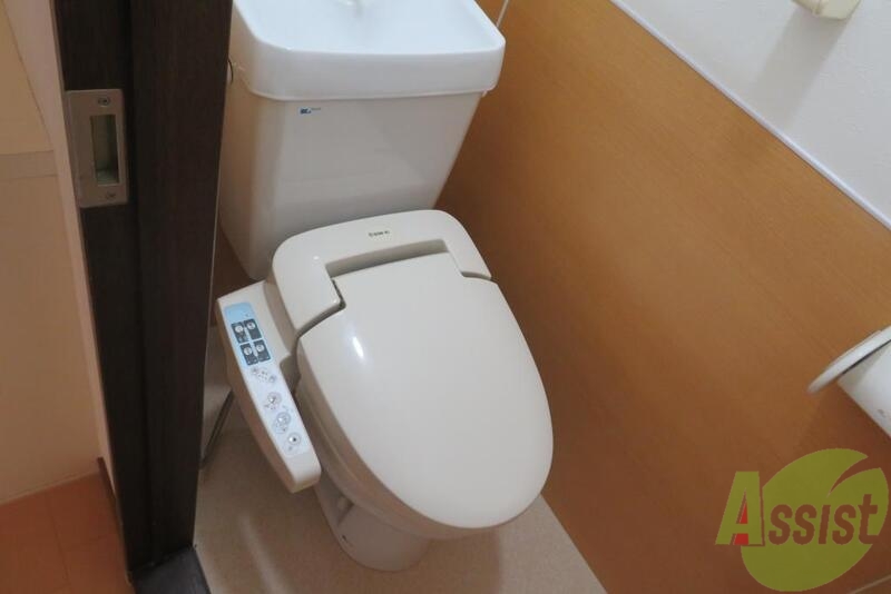 トイレ　温水洗浄便座で一年中快適ですね。