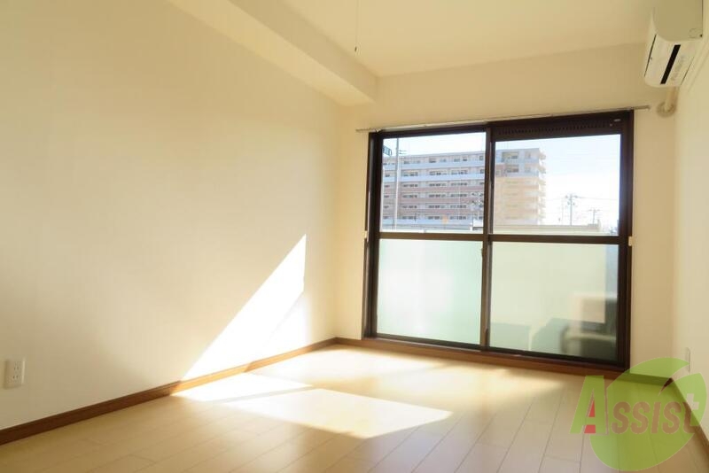 居室・リビング　広いお部屋でのんびりできますね。