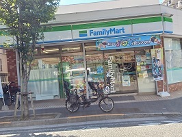 コンビニ　ファミリーマート（コンビニ）まで400m