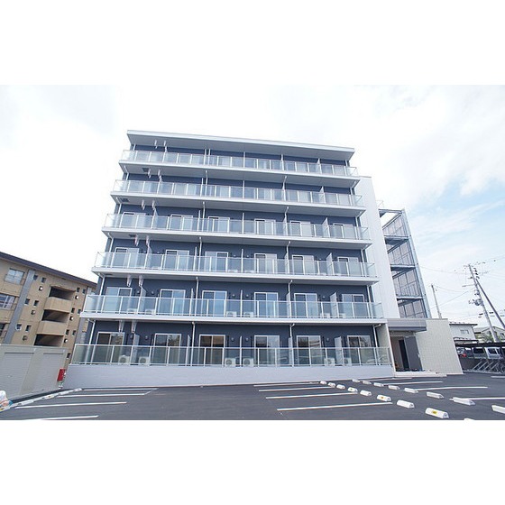 建物外観　６階建てオートロックマンション
