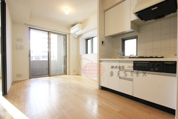 居室・リビング　※同建物内・別部屋の参考写真です。
