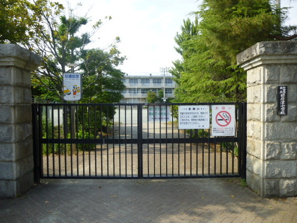 小学校　小田原市立国府津小学校（小学校）まで993m