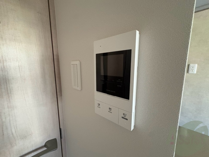 セキュリティ　ＴＶモニター付インターホンです。来客者の顔が見えるので安心！