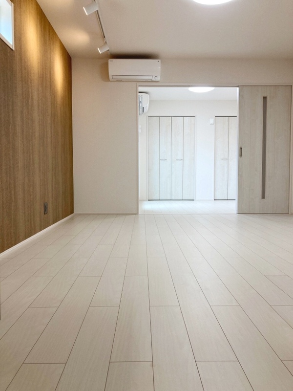 フジパレス南海貝塚駅西2番館の居間写真