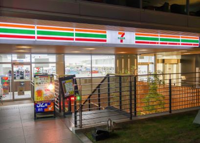 コンビニ　セブンイレブン大阪久太郎町1丁目店（コンビニ）まで195m