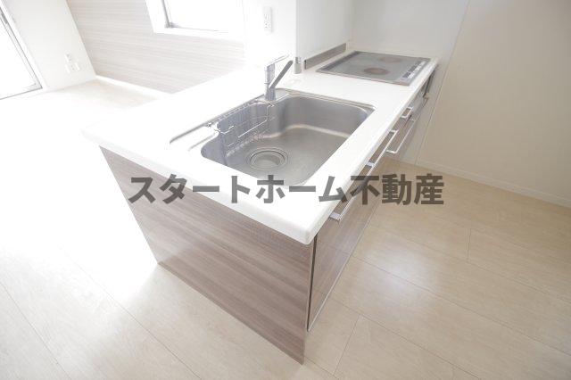 キッチン　コンパクトなキッチンで掃除もラクラク
