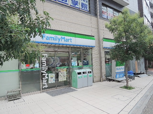 コンビニ　ファミリーマートシマダ黄金町店（コンビニ）まで324m
