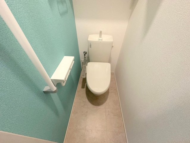 トイレ　綺麗なトイレにはウォシュレット標準装備です。