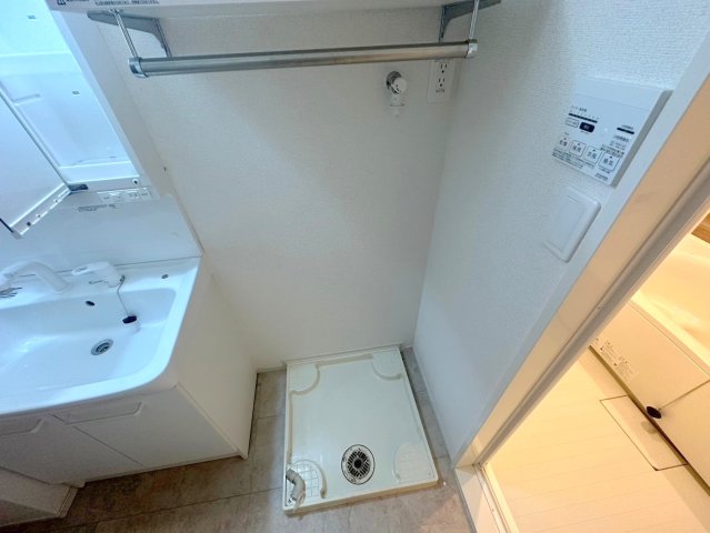 その他設備　室内に洗濯機置場があれば雨の日でも濡れる心配がございませんね