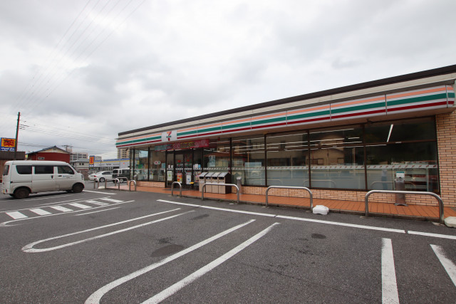 コンビニ　セブンイレブン木更津３丁目店（コンビニ）まで150m