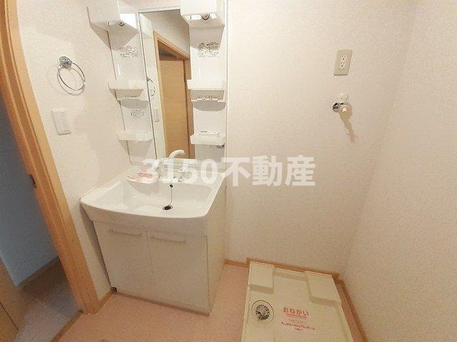 洗面設備　コンパクトで使いやすい洗面所