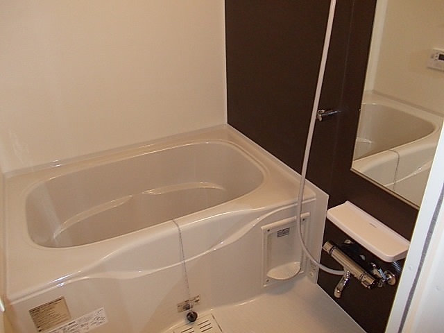 バス・シャワールーム　同物件の別のお部屋です