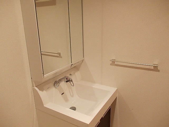洗面設備　同物件の別のお部屋です