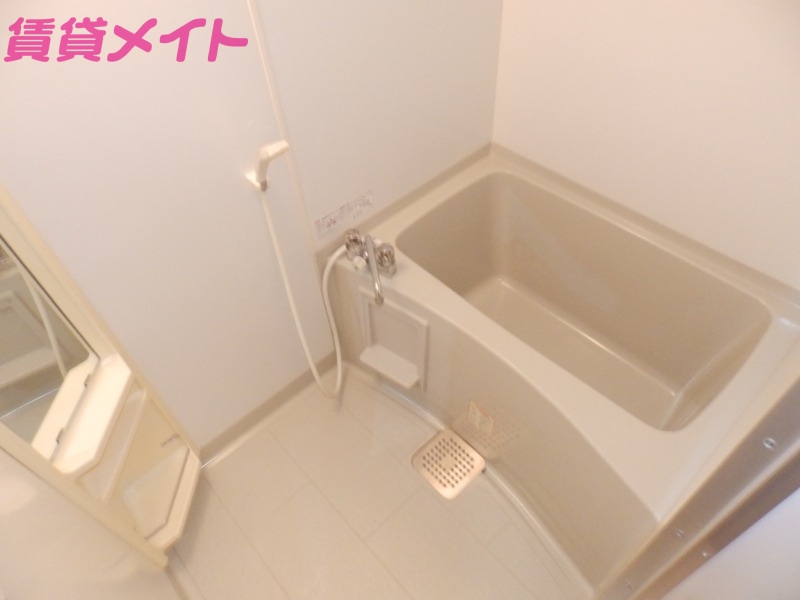 バス・シャワールーム　同物件別部屋写真