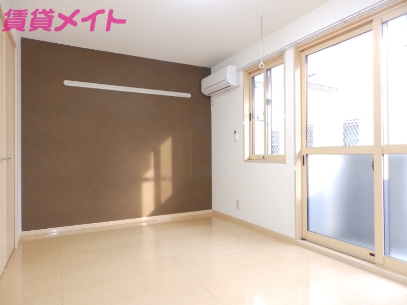 居室・リビング　同物件別部屋写真