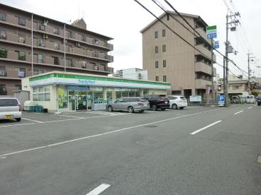 コンビニ　ファミリーマート 東大阪西堤店（コンビニ）まで279m