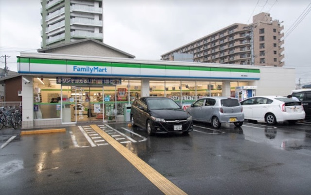 コンビニ　ファミリーマート堺津久野町店（コンビニ）まで699m