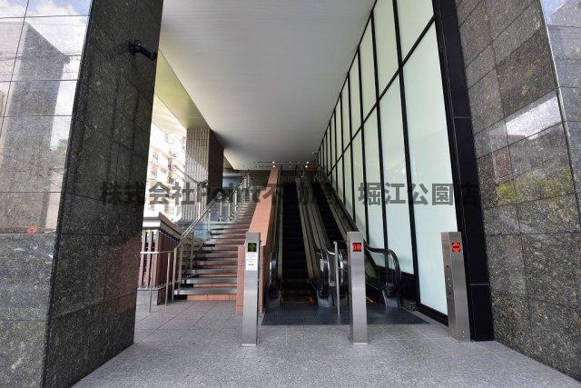 地下鉄四つ橋線 四ツ橋駅 徒歩3分 32階建 築21年の玄関写真