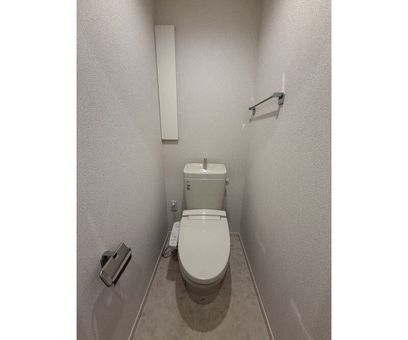京王線 笹塚駅 徒歩7分 3階建 築8年のトイレ写真