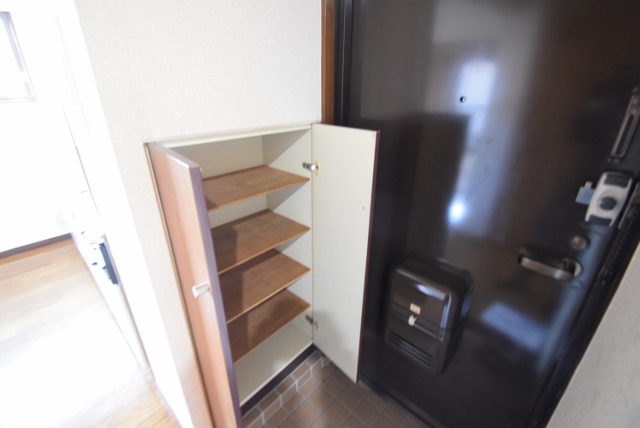 玄関　下駄箱も玄関にあります