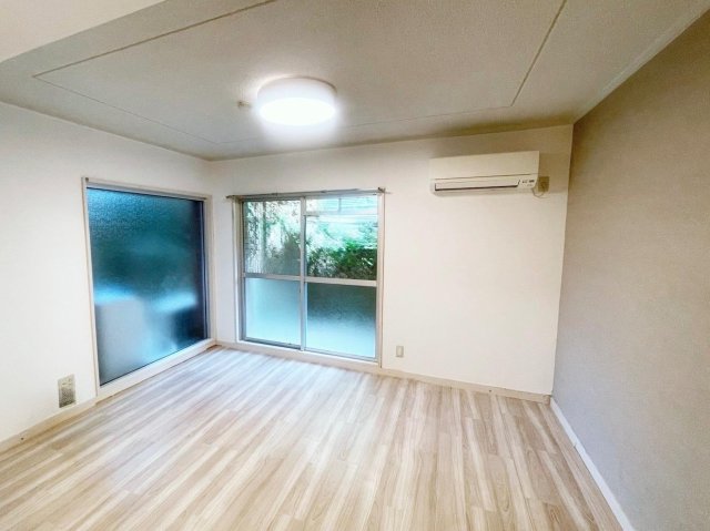 その他　２面彩光で明るい室内。照明にもこだわりました。調光調色可能