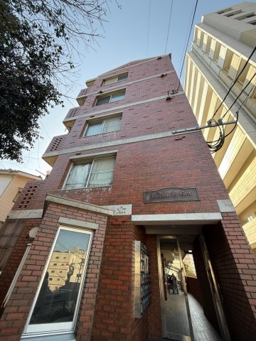 建物外観　分譲マンションのようなパリッとした外観です。
