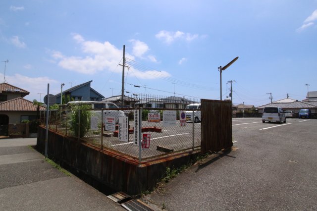 【神戸市須磨区白川台のマンションの駐車場】