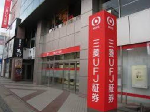 銀行　三菱UFJ銀行深川支店（銀行）まで128m