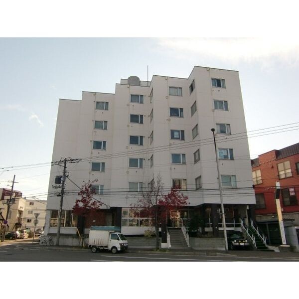 【札幌市豊平区中の島二条のマンションの建物外観】