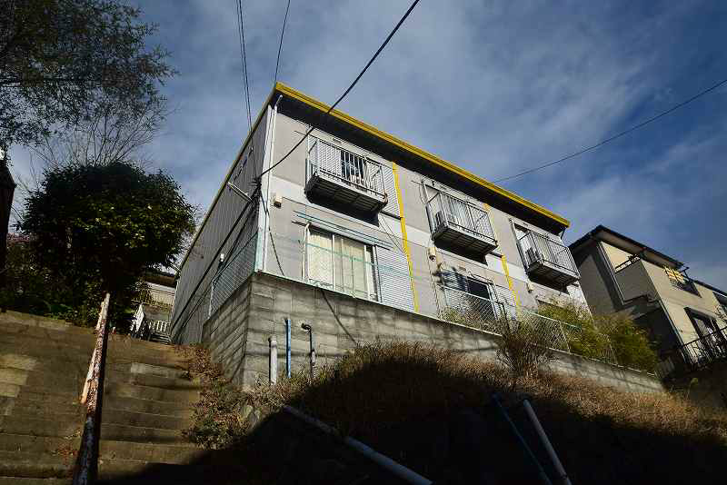 鎌倉市台のアパートの建物外観