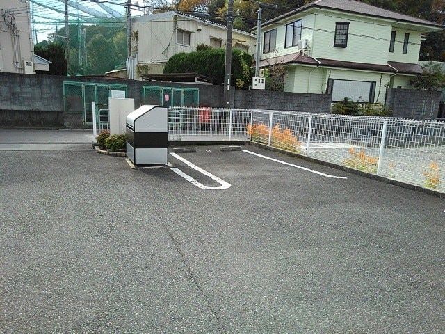 【揖保郡太子町東南のアパートの駐車場】