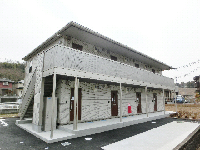 三田市天神のアパートの建物外観