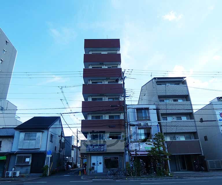 京都市下京区和気町のマンションの建物外観