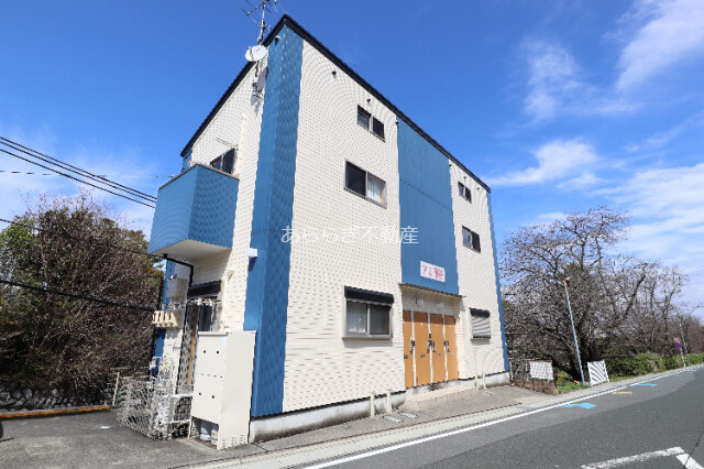 浜松市中央区鹿谷町のアパートの建物外観